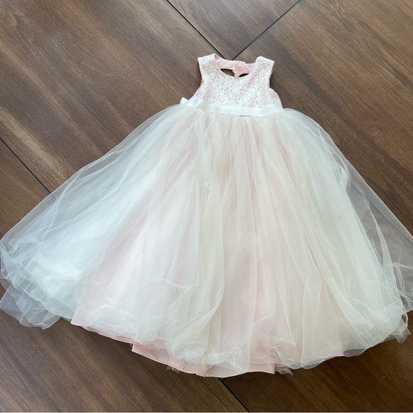 David’s Bridal flower girl dress, size 4 - Picture 3 of 14